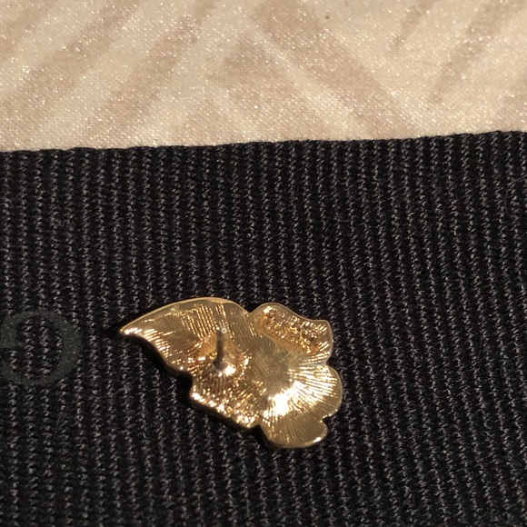 Vintage Avon NWOT Art Nouveau stud flower pierced earrings - - Picture 6 of 6